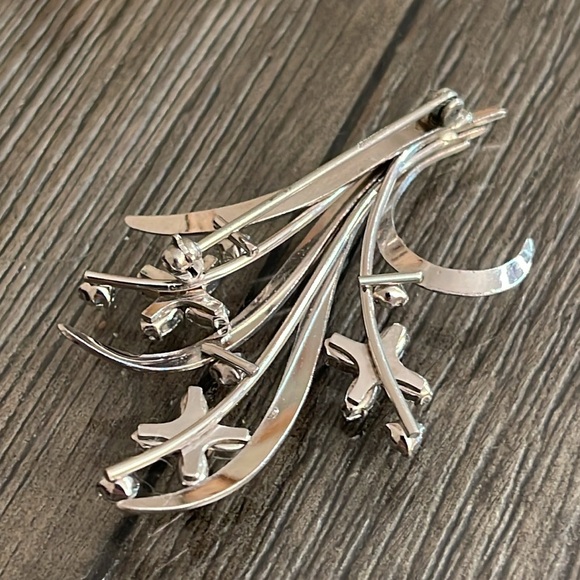 Antique Signed Krementz Silver-Tone Clear Rhinestone Floral Brooch Pin - Picture 12 of 16